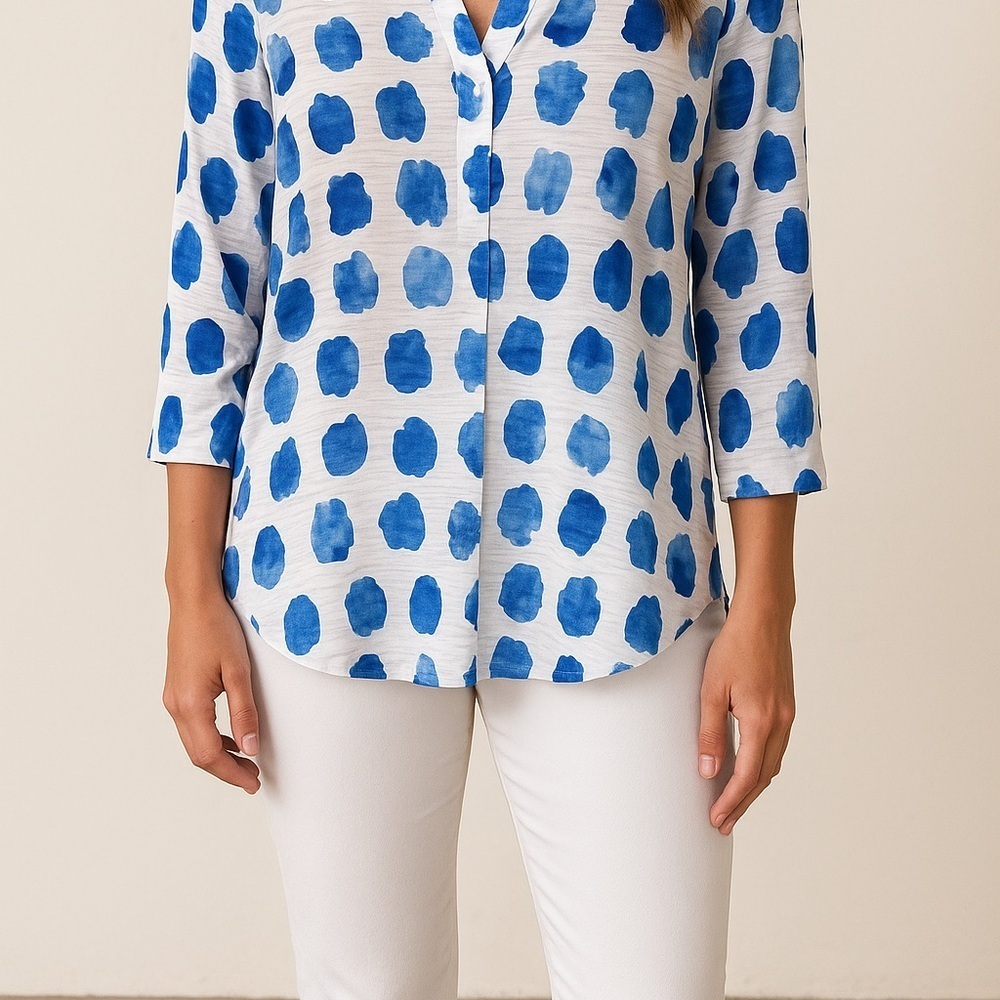 💙 NEW LABEL Blue & White Abstract Dot Blouse – Size M 💙